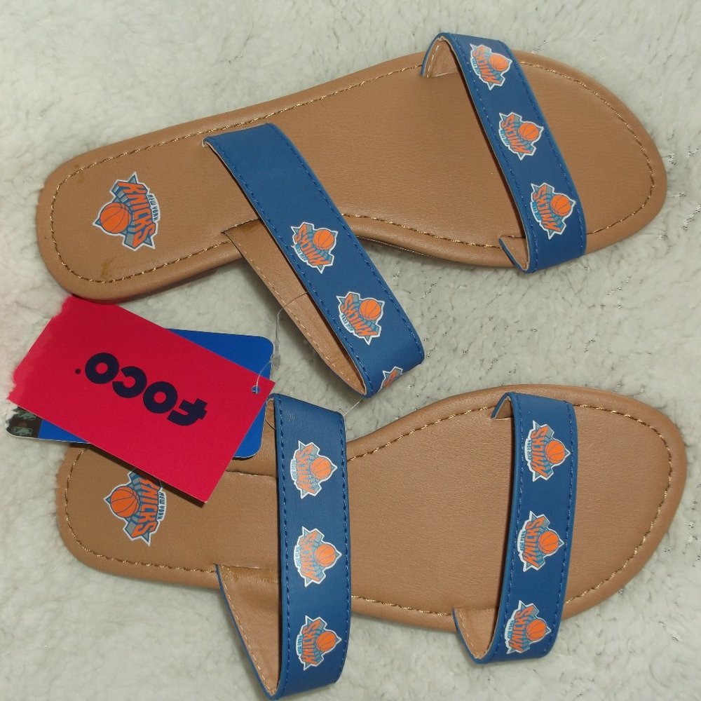 NWT - New York Knicks Double Strap Sandals - Small (5/6)